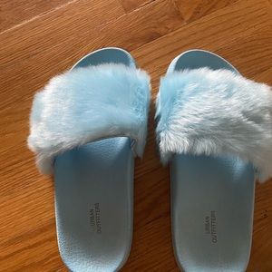 Urban Outfitters fur sandals slides size 8 blue